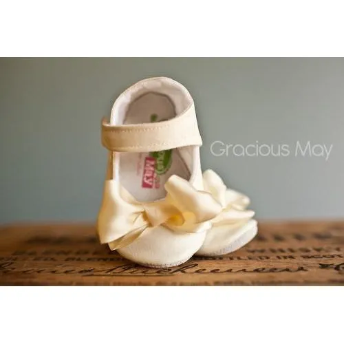 Gracious May Silk Bow Shoe in Ivory