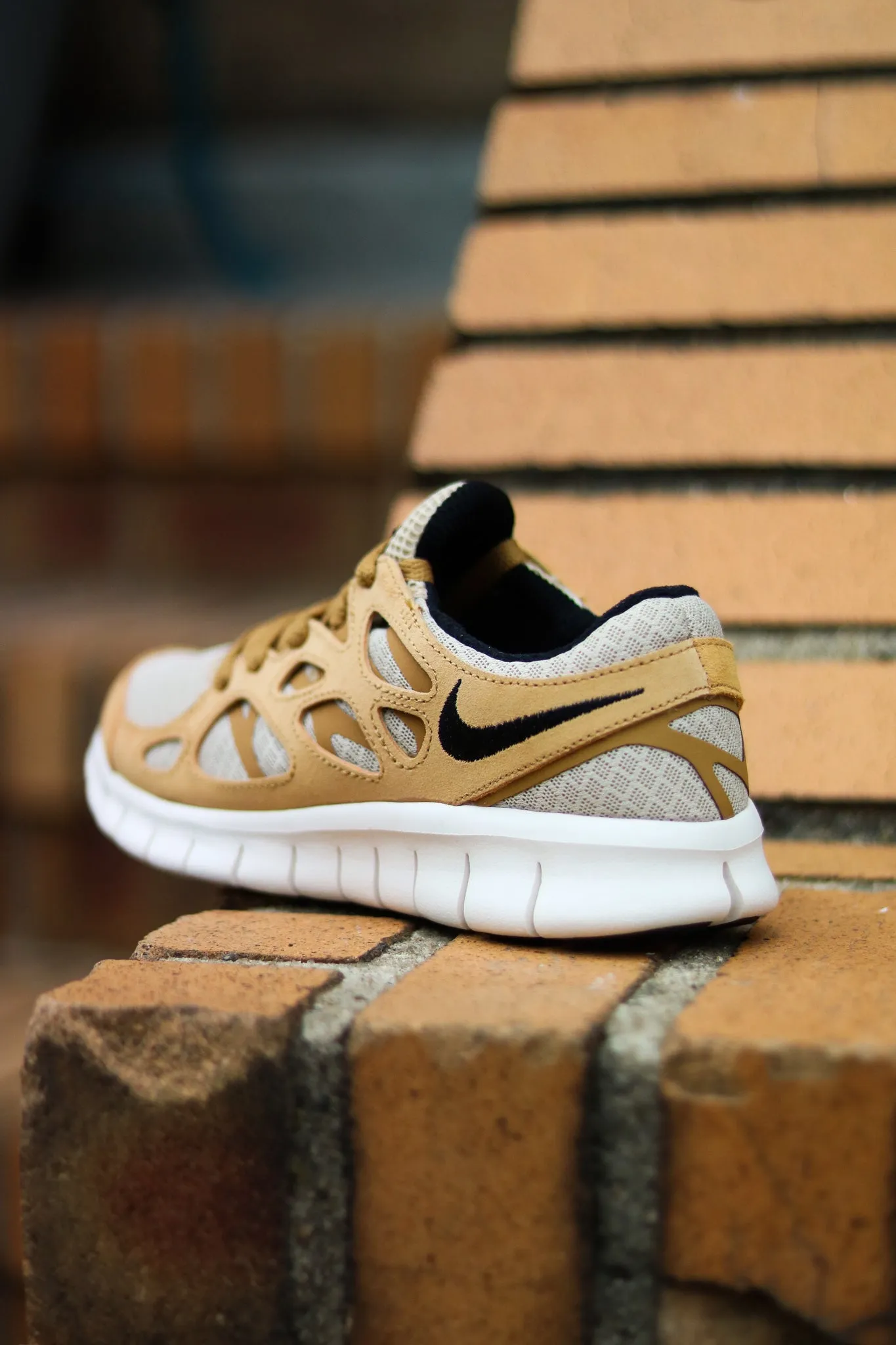 W NIKE FREE RUN 2 "WHEAT/WINE"